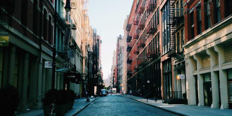 游戏手柄、电竞椅与商城全攻略：PS5、Xbox与PC外设跨界兼容性深度解析