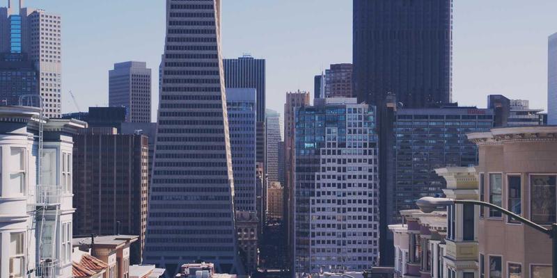 电竞外设71:从专业装备到文化符号,游戏周边与手办的沉浸式体验