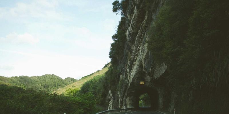 电竞麦克风选购全攻略：从心形指向到噪音抑制，打造清晰团队语音